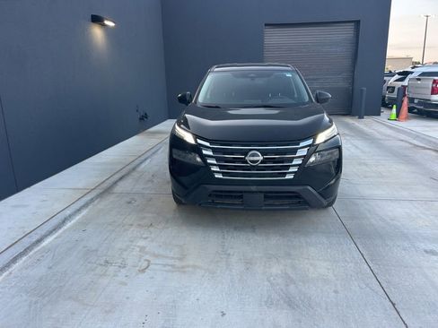 Used 2024 Nissan Rogue S FWD image 2