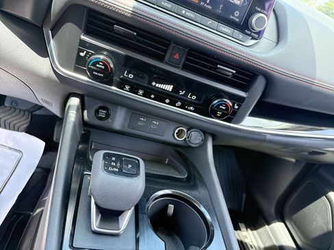 Used 2025 Nissan Rogue SV AWD/4WD image 21