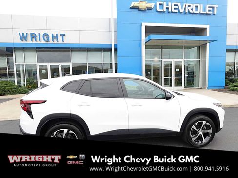 Used 2024 Chevrolet Trax RS w/ Driver Confidence Package image 2