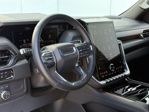 Used 2025 GMC Yukon XL Denali AWD/4WD image 16
