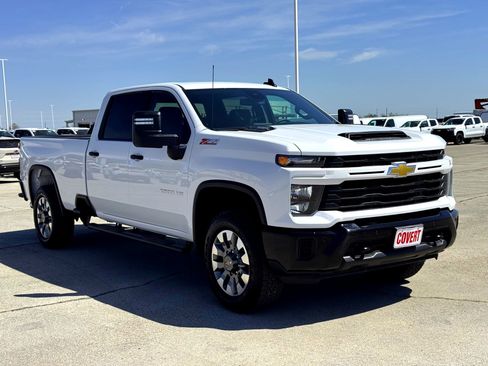 Used 2025 Chevrolet Silverado 2500 Custom w/ Custom Value Package image 5