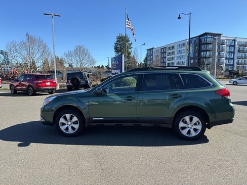 Used 2011 Subaru Outback 2.5i Premium image 2