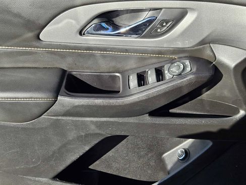 Used 2020 Chevrolet Traverse LT w/ Driver Confidence II Package FWD image 22