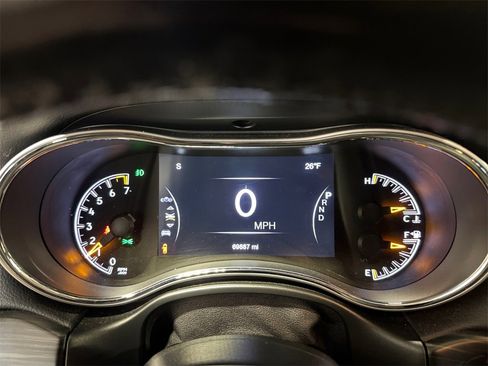 Used 2021 Jeep Grand Cherokee Laredo X image 16