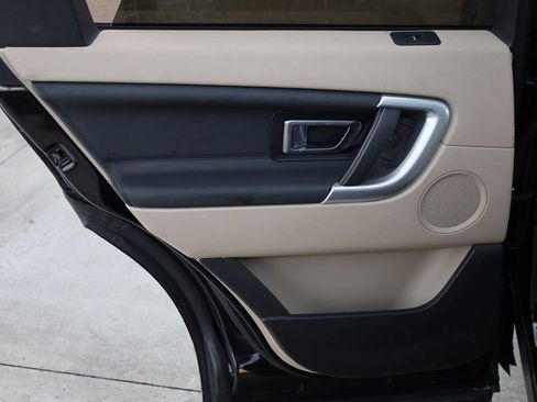 Used 2018 Land Rover Discovery Sport HSE image 18