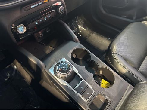 Used 2025 Ford Escape Platinum AWD/4WD image 26