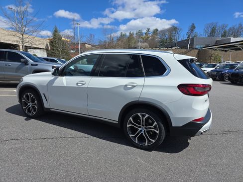 Used 2021 BMW X5 xDrive40i w/ Executive Package image 6
