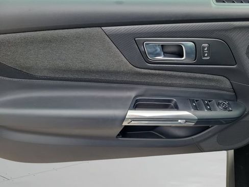 Used 2025 Ford Mustang Convertible RWD image 17