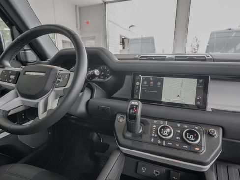 Used 2023 Land Rover Defender 110 SE AWD/4WD image 19