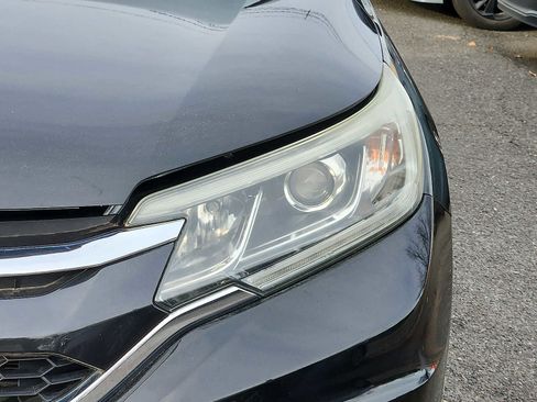 Used 2016 Honda CR-V Touring image 9