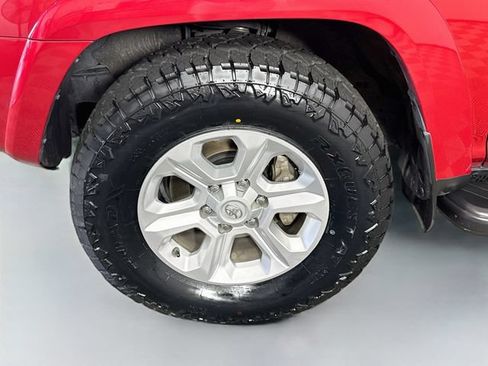 Used 2023 Toyota 4Runner SR5 Premium w/ Moonroof Package AWD/4WD image 4