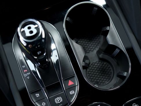 Certified 2025 Bentley Bentayga image 37