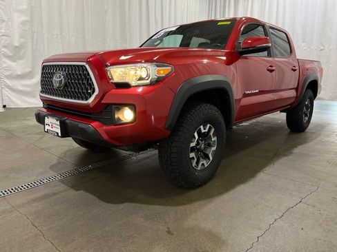 Certified 2019 Toyota Tacoma TRD Off-Road AWD/4WD image 23