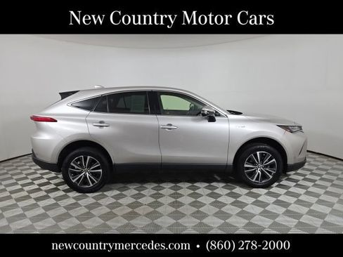 Used 2021 Toyota Venza LE AWD/4WD image 11