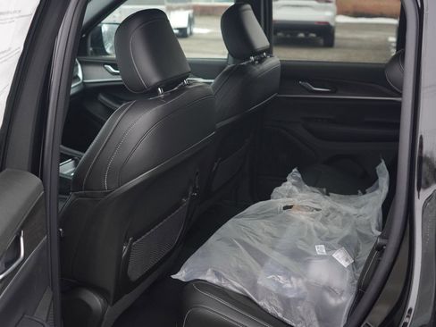 New 2026 Jeep Grand Cherokee Altitude image 26