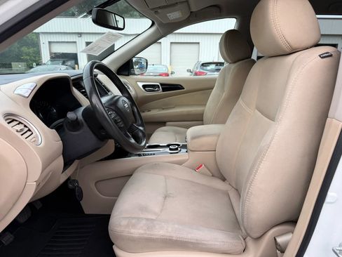 Used 2017 Nissan Pathfinder SV AWD/4WD image 2