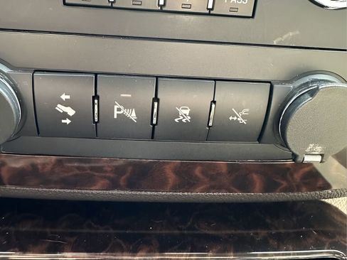 Used 2011 GMC Yukon XL Denali image 17