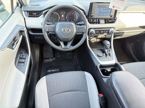 Certified 2020 Toyota RAV4 XLE w/ Carpet Mat Package AWD/4WD image 9