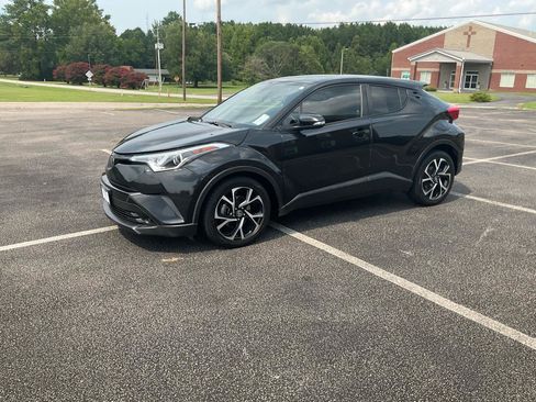 Used 2018 Toyota C-HR XLE FWD image 13