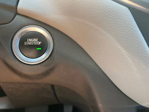 Used 2020 Chevrolet Equinox LS image 23