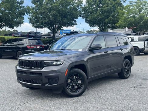 Used 2024 Jeep Grand Cherokee L Laredo image 1