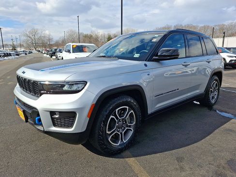 Certified 2023 Jeep Grand Cherokee Trailhawk w/ Luxury Tech Group III image 3