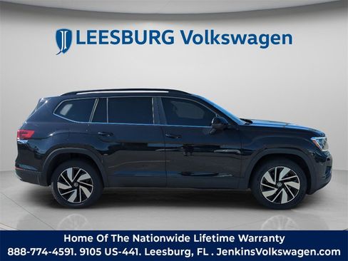 Used 2025 Volkswagen Atlas SE image 3