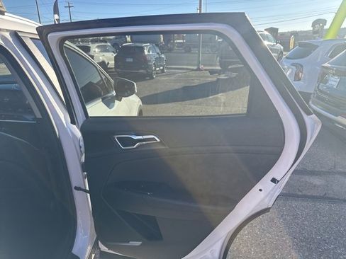 Used 2024 Kia Sportage EX image 10