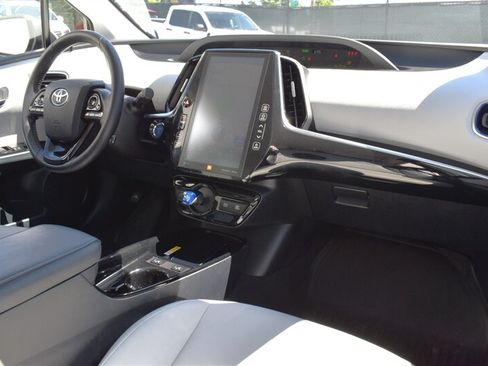 Used 2021 Toyota Prius Limited FWD image 11