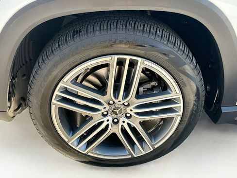Used 2025 Mercedes-Benz GLS 450 4MATIC image 36