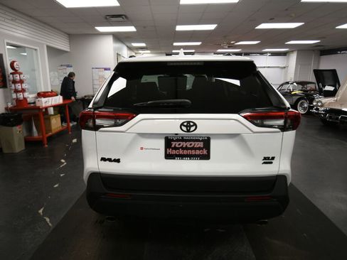 Used 2022 Toyota RAV4 XLE w/ Convenience Package AWD/4WD image 6