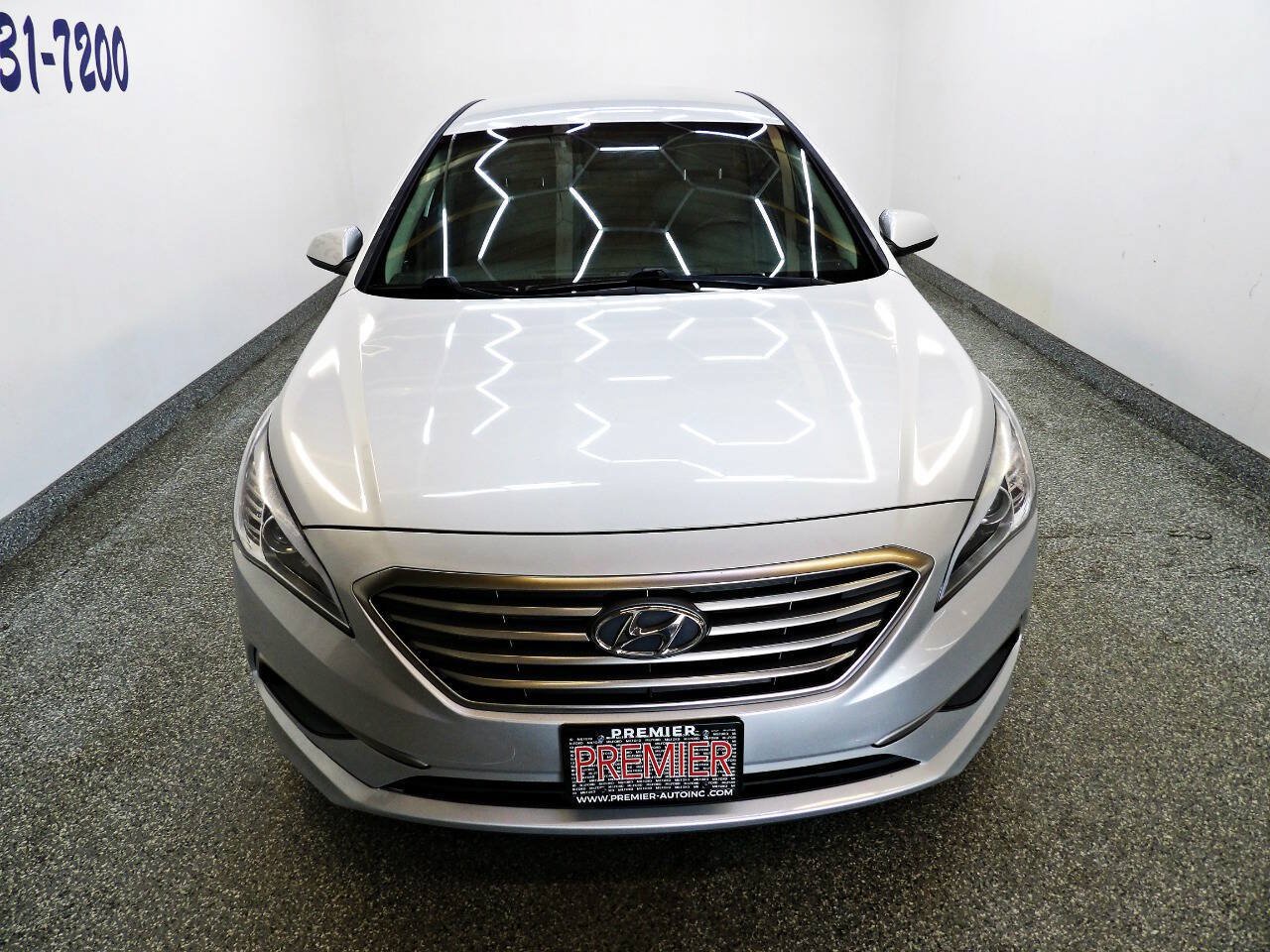 Used 2017 Hyundai Sonata SE FWD image 2