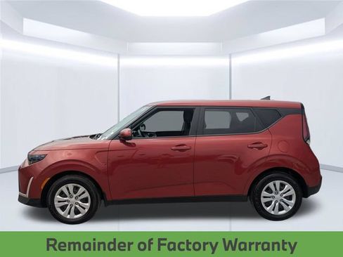 Used 2025 Kia Soul LX FWD image 2