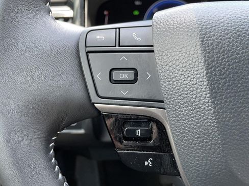 Used 2025 Toyota Camry SE w/ Convenience Package FWD image 21