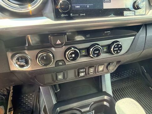 Used 2018 Toyota Tacoma TRD Off-Road AWD/4WD image 25