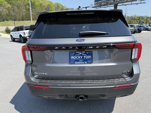 New 2026 Ford Explorer Active RWD image 4