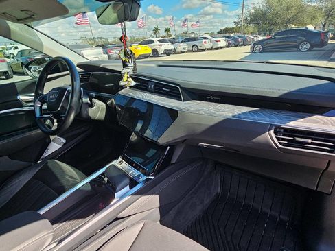 Used 2023 Audi e-tron Premium Plus w/ Premium Plus Package image 13
