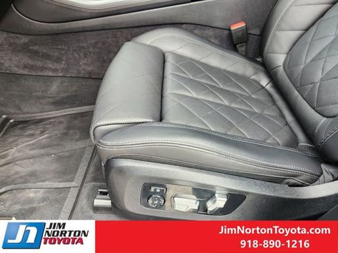 Used 2025 BMW X5 M60i AWD/4WD image 25