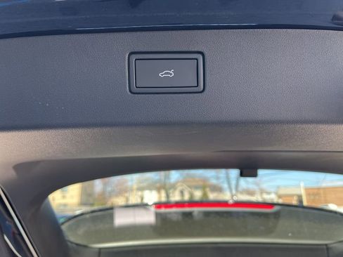 New 2025 Volkswagen Tiguan SE image 14