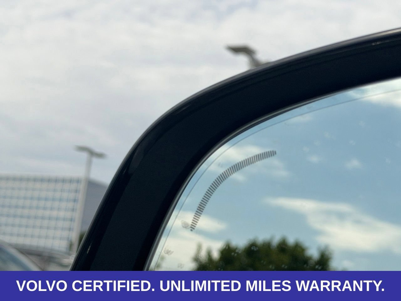 Certified 2026 Volvo XC40 B5 Plus AWD/4WD image 32