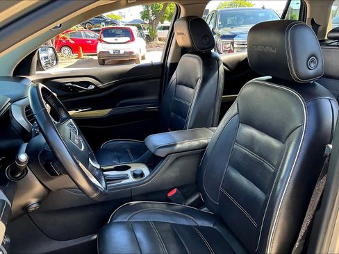 Used 2019 GMC Acadia Denali image 8