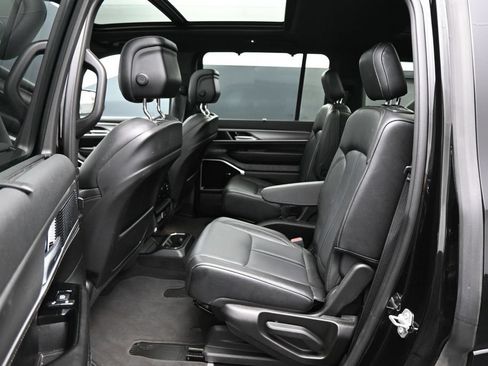 Used 2025 Jeep Wagoneer Series III w/ Premium Group I AWD/4WD image 26