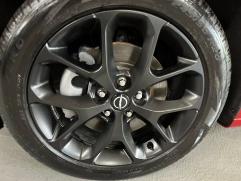 Used 2026 Chrysler Pacifica Limited w/ Uconnect Theater Family Group AWD/4WD image 6