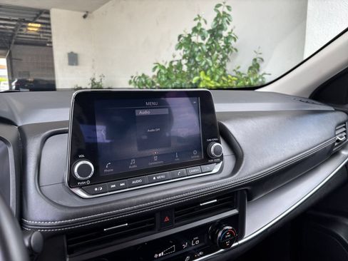 Used 2025 Nissan Rogue SV FWD image 19
