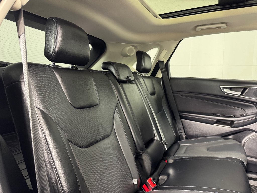 Used 2018 Ford Edge Titanium w/ Equipment Group 302A FWD image 25