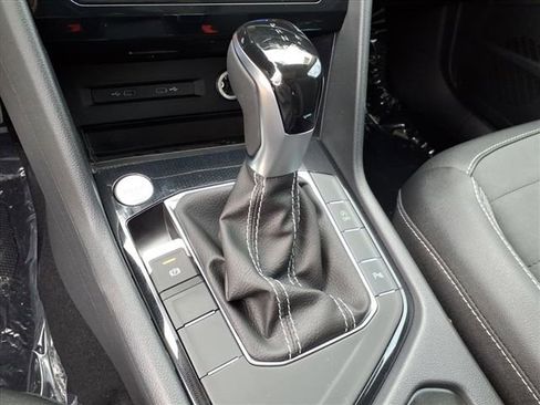 New 2026 Volkswagen Taos SE FWD image 14