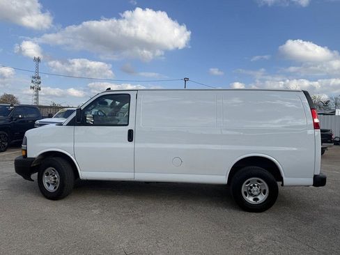 Used 2023 Chevrolet Express 2500 w/ Driver Convenience Package RWD image 3