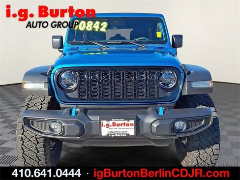 Used 2024 Jeep Wrangler Unlimited image 2