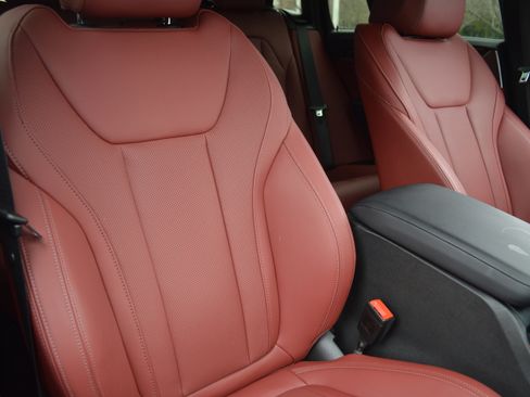 Certified 2025 BMW X4 M40i w/ Premium Package image 39