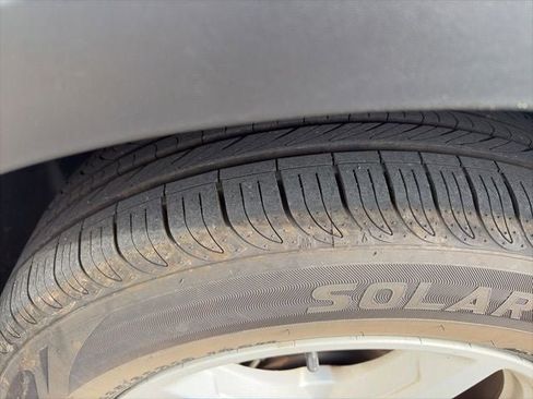 Used 2016 Ford Explorer XLT image 28